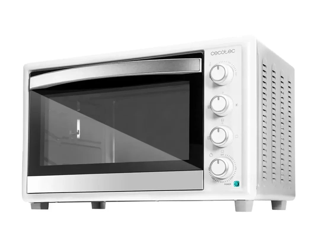 Horno de sobremesa Cecotec Bake&Toast 4600 de 46 litros sobre la encimera de una cocina