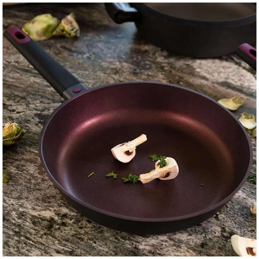 cecotec_03126_juego_de_sartenes_antiadherentes_de_aluminio_fundido_para_todas_las_cocinas_3