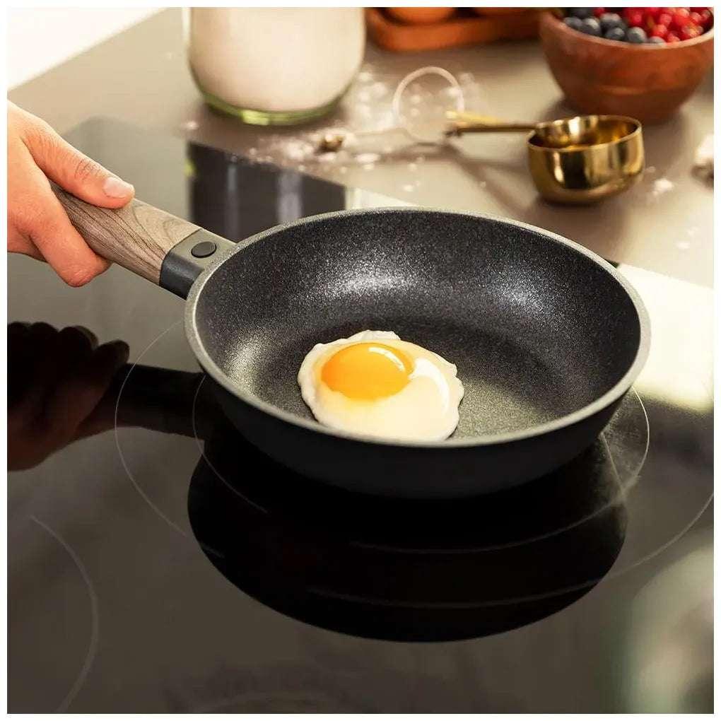 cecotec_03146_set_de_sartenes_antiadherentes_polka_excellence_20_24_28_cm_para_todas_las_cocinas_3