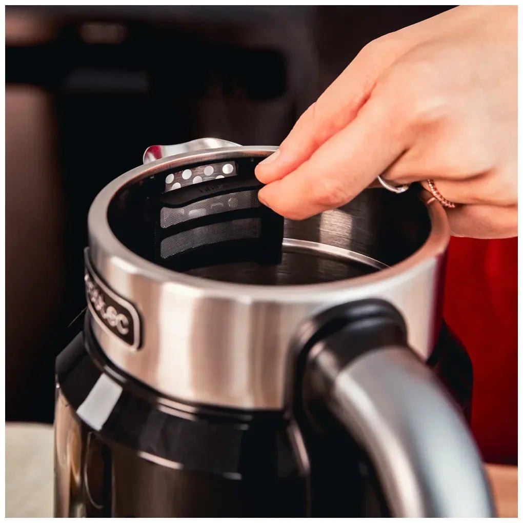 cecotec_01748_hervidor_de_agua_1.7l__2200w__inoxidable__sin_bpa__con_control_táctil_y_led_7