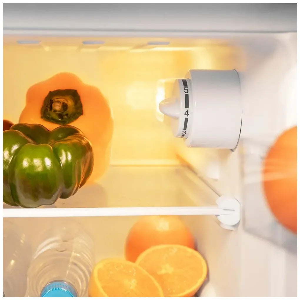 cecotec_01897_mini_frigorífico_retro_86l_negro_con_luz_led_y_tirador_gold_rose_5