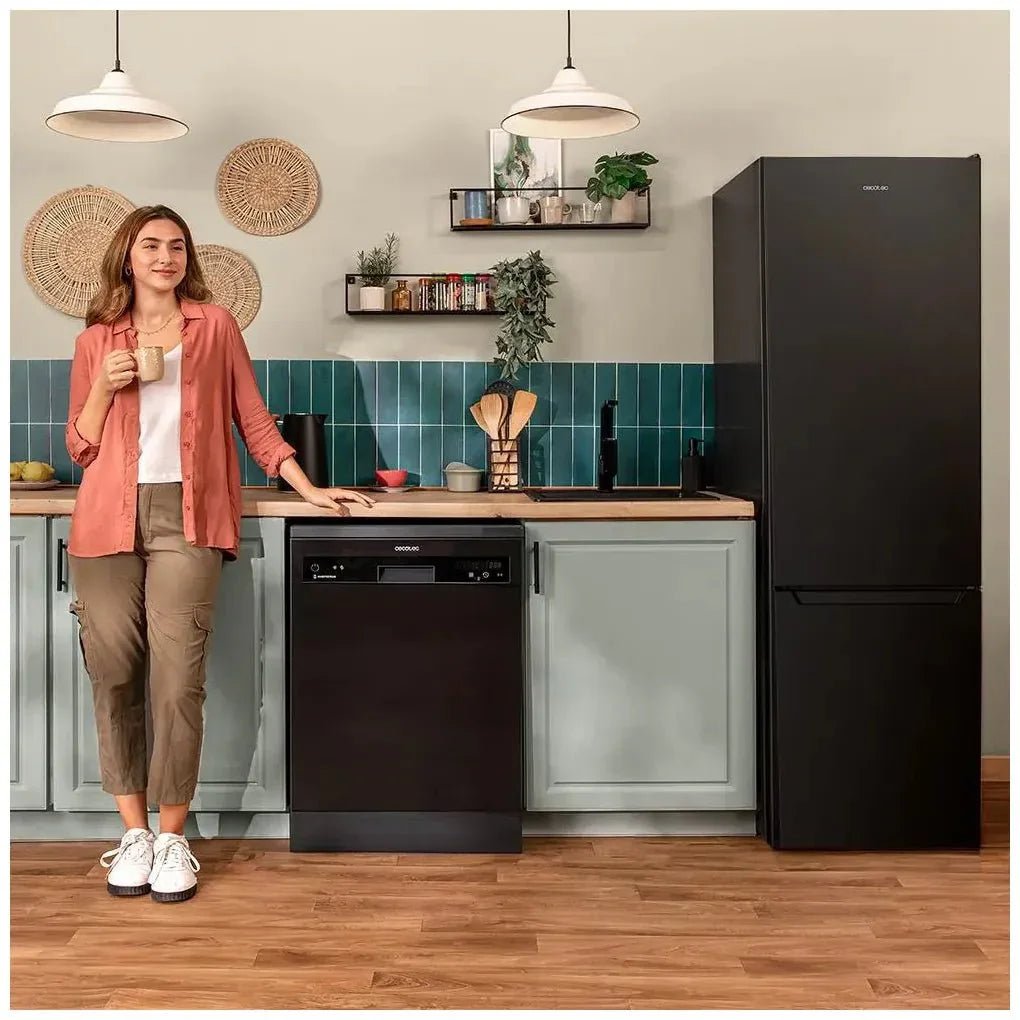 cecotec_02136_frigorífico_combi_negro_262l_con_iluminación_led_y_control_electrónico_eficiente_7