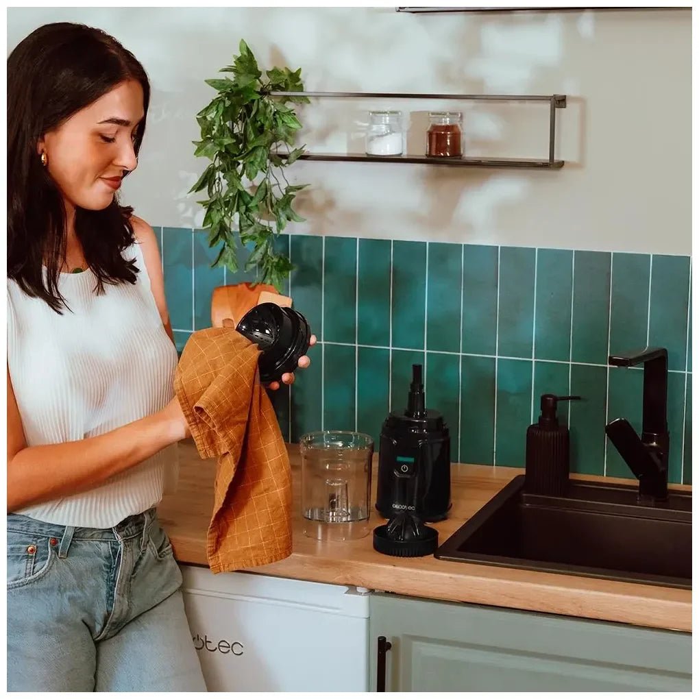 cecotec_03951_exprimidor_eléctrico_140w_con_sistema_antigoteo_y_piezas_lavables_3