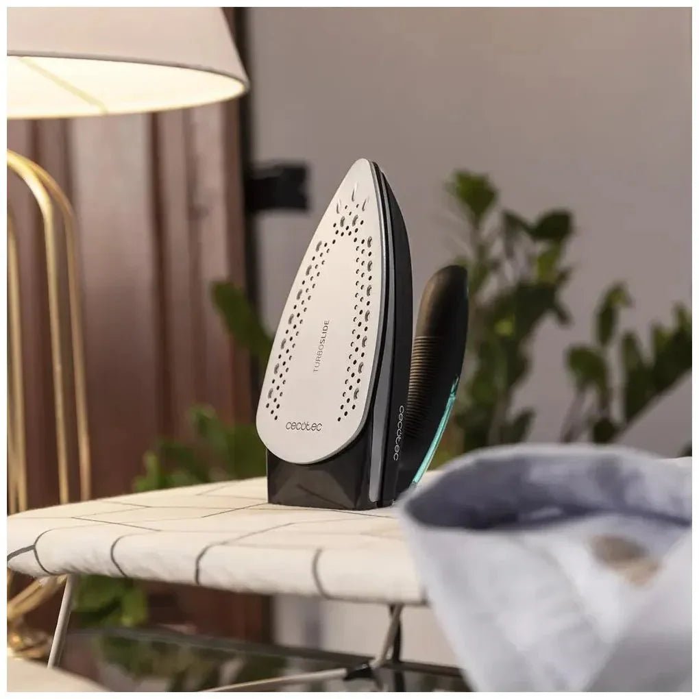 cecotec_05538_plancha_de_viaje_1200w_con_vapor_continuo_y_suela_titanium_slide_para_viajeros_7
