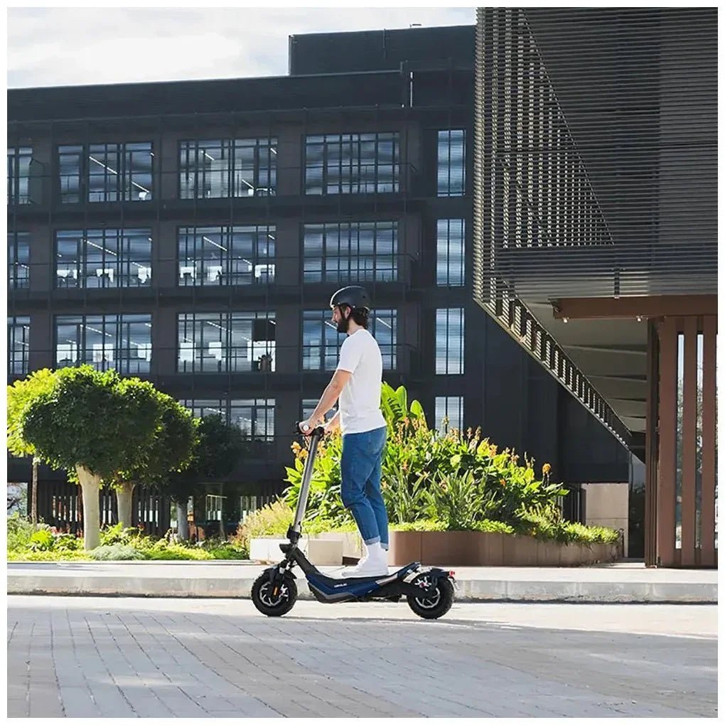 cecotec_07312_patinete_eléctrico_bongo_z75:_doble_motor__75_km_autonomía__seguridad_y_confort_3