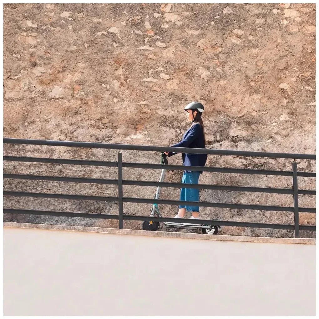 cecotec_07323_patinete_eléctrico_urbano_250w__20km_autonomía__seguro_y_ecológico_3