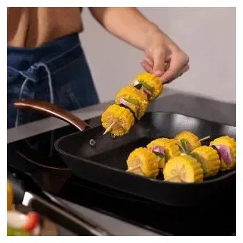 grill_cuadrado_de_aluminio_forjado_y_mango_acabado_oro_rosa_polka_fantasy_28_grill_golden_cecotec_5