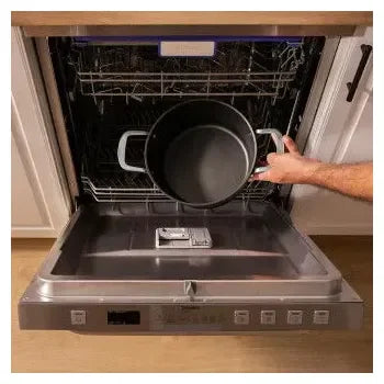 olla_antiadherente_de_aluminio_forjado_de_28_cm_polka_fantasy_28_pot_silver_cecotec_0