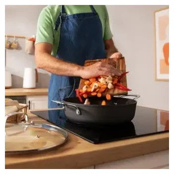 olla_baja_antiadherente_de_aluminio_forjado_de_28_cm_polka_fantasy_28_low_pot_silver_cecotec_0