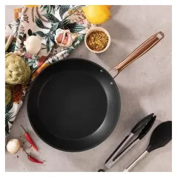 sartén_antiadherente_de_aluminio_forjado_de_28_cm_polka_fantasy_28_bucket_golden_cecotec_0