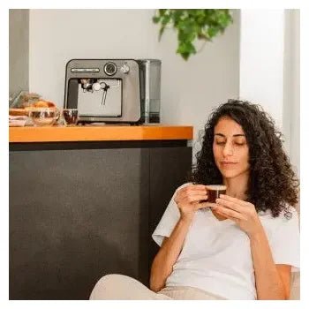 cafetera_eléctrica_de_20_bares_con_vaporizador_orientable_y_depósito_de_agua_de_1_l_power_espresso_20_square_pro_cecotec_0