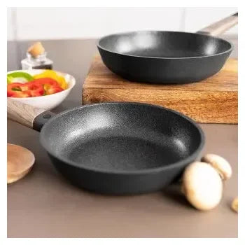 pack_de_2_sartenes_hechas_en_aluminio_fundido_con_revestimiento_antiadherente_polka_excellence_bucket_set_force_cecotec_2