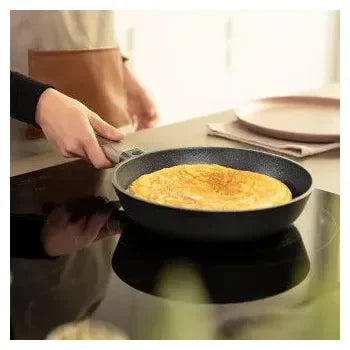 pack_de_2_sartenes_hechas_en_aluminio_fundido_con_revestimiento_antiadherente_polka_excellence_bucket_set_force_cecotec_4