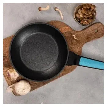 sartén_de_22_cm_hecha_en_aluminio_forjado_con_revestimiento_antiadherente_polka_platinum_22_bucket_thunder_cecotec_5