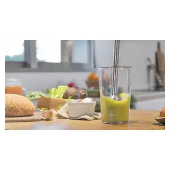 batidora_de_mano_con_cuchillas_y_varilla_para_cremas_con_vaso_en_color_negro_y_plateado_power_titanblack_1500_cecotec_0