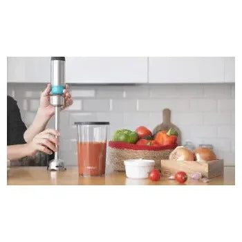 batidora_de_mano_con_cuchillas_de_4_hojas_con_vaso_incluido_en_color_negro_y_plateado_power_titanblack_1200_cecotec_0