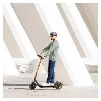 patinete_eléctrico_con_potencia_máxima_de_700_w_con_aplicación_para_el_smartphone_bongo_serie_m30_connected_cecotec_3