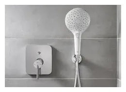 Grifo de ducha para pared con diseño cuadrado acabado cromado Pals Roca 1