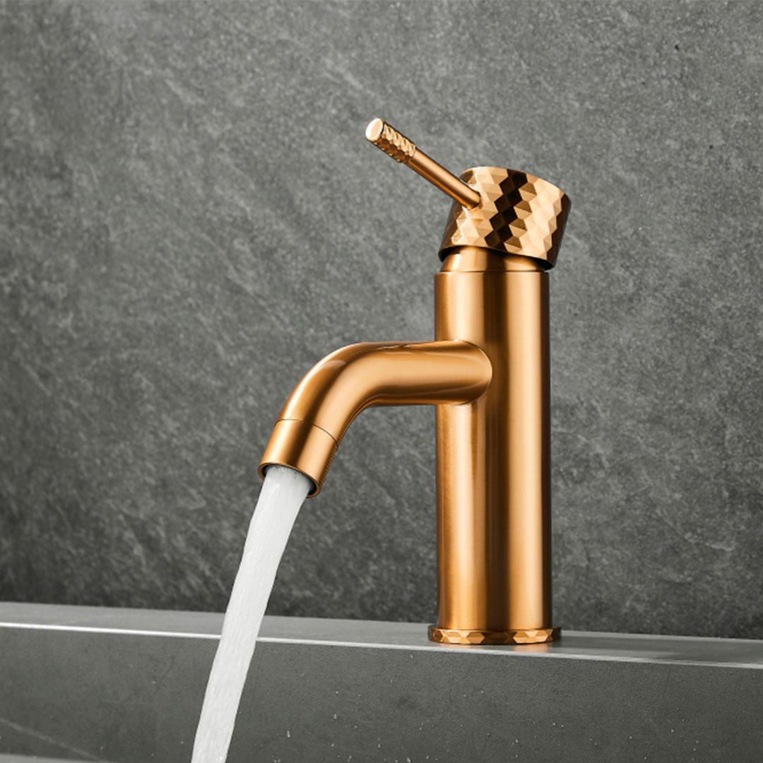 Grifo de lavabo monomando acabado dorado cepillado maneta luxury Oda de Valaz 2