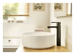 Grifo de lavabo monomando en diseño corto con acabado negro titanio cepillado Naia Roca 1