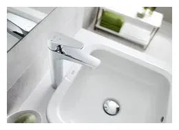 Grifo monomando de lavabo de caño alto con acabado cromado Atlas Roca 1