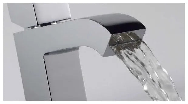 Grifo monomando para lavabo de latón con maneta en forma de cubo y acabado acero Cuadro TRES 2