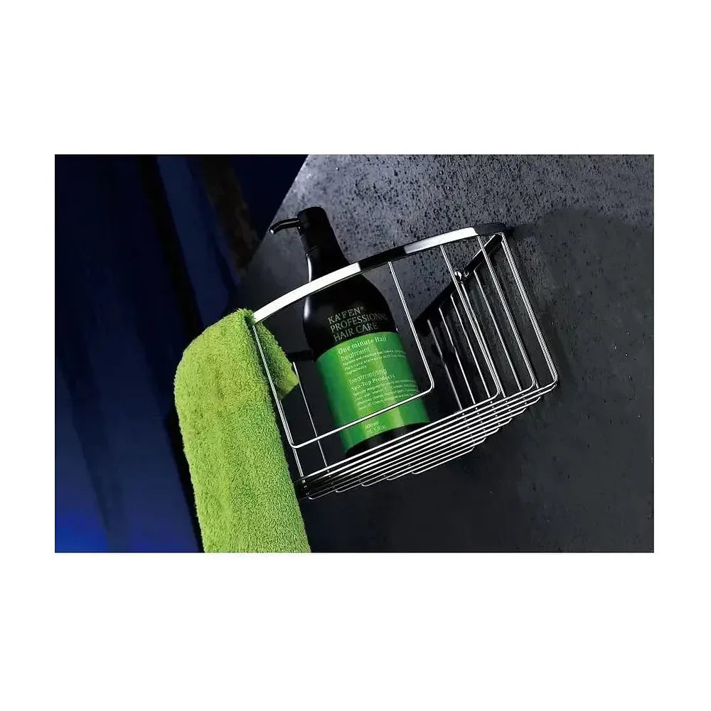 Vista principal de Estante de rejilla con forma triangular para baño fabricada en acero inoxidable con acabado cromado de...