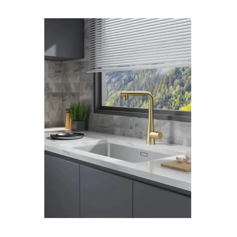 Vista principal de Grifería de cocina monomando fabricada en latón cuenta con acabado en oro cepillado Split de Imex