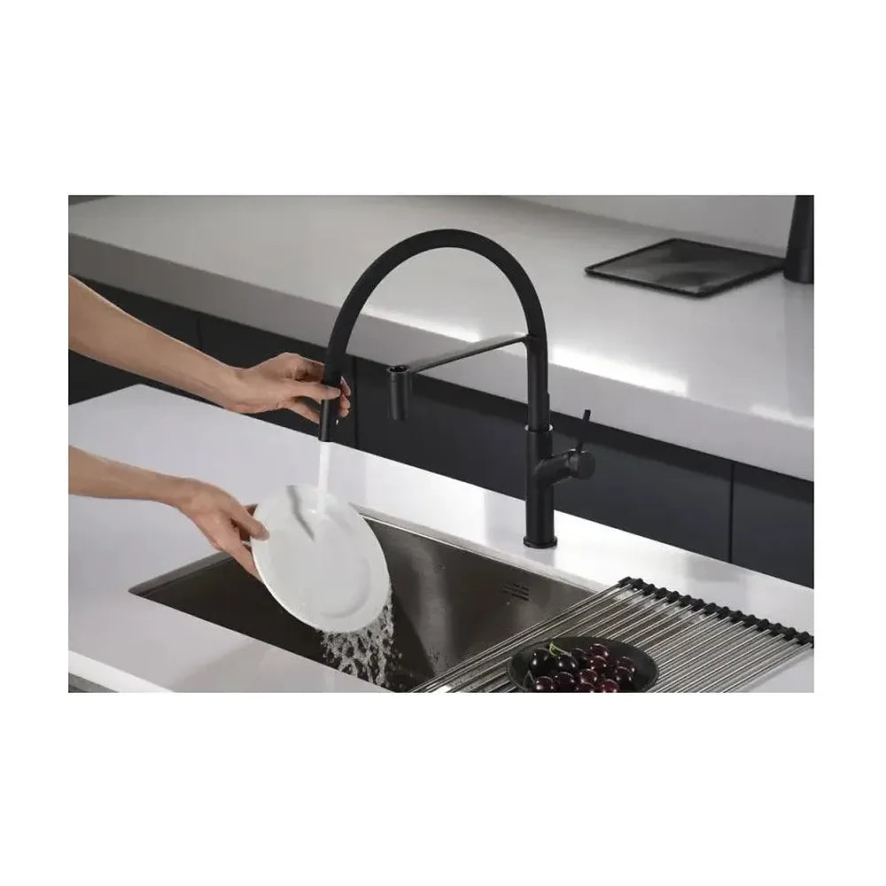 Vista principal de Grifo de cocina monomando de caño flexible con acabado de latón negro Sena de Imex