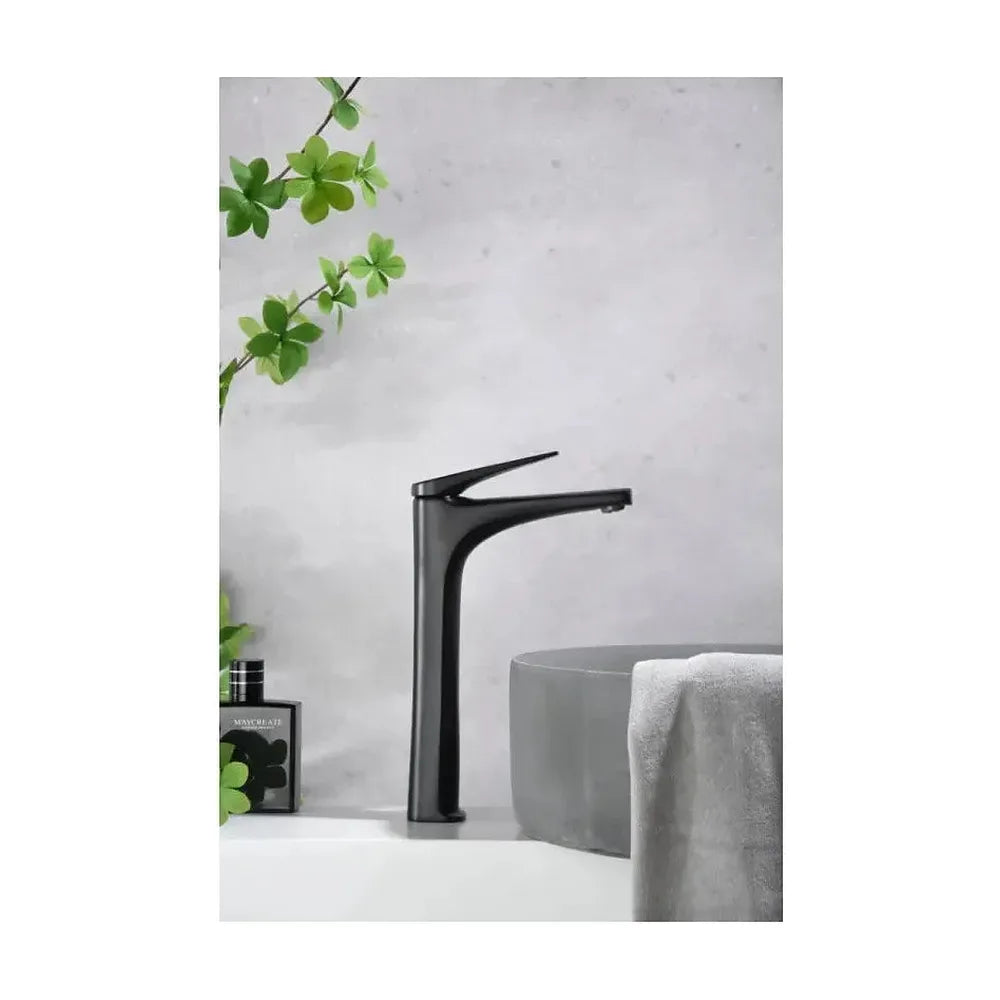 Vista principal de Grifo monomando con caño alto para lavabo fabricado en latón con acabado negro mate Delos de Imex