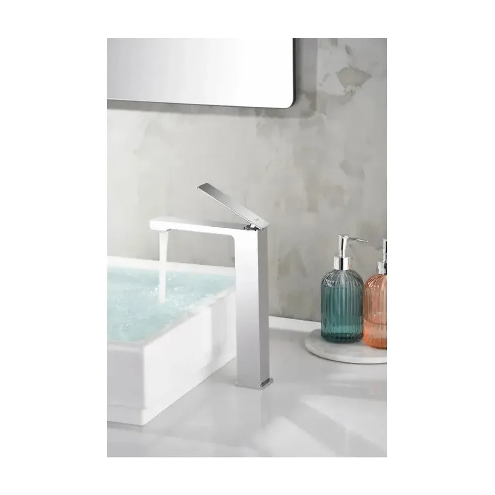 Vista principal de Grifo monomando con caño alto para lavabo hecho de latón con acabado cromado Pisa de Imex