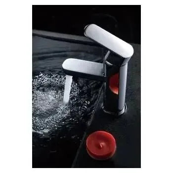 Vista principal de Grifo monomando cromado para lavabo con rótula orientable 14,5x18,5 cm Liverpool de Imex