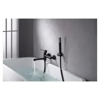 Detalle de acabado y materiales de Grifo monomando de pared para bañera fabricada en latón de acabado negro mate Milos de...