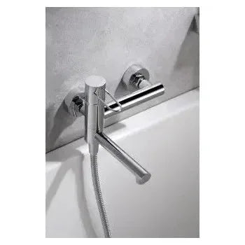 Vista principal de Grifo monomando de pared para bañera fabricada en latón de acabado cromado Milos de Imex