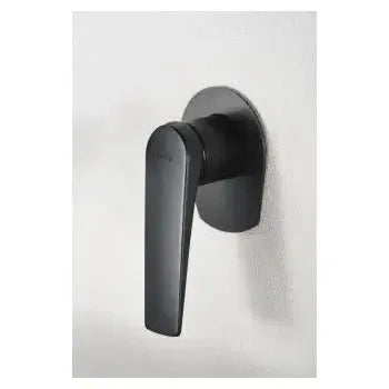 Vista principal de Grifo monomando empotrado para lavabo hecho de latón con acabado negro mate Delos de Imex