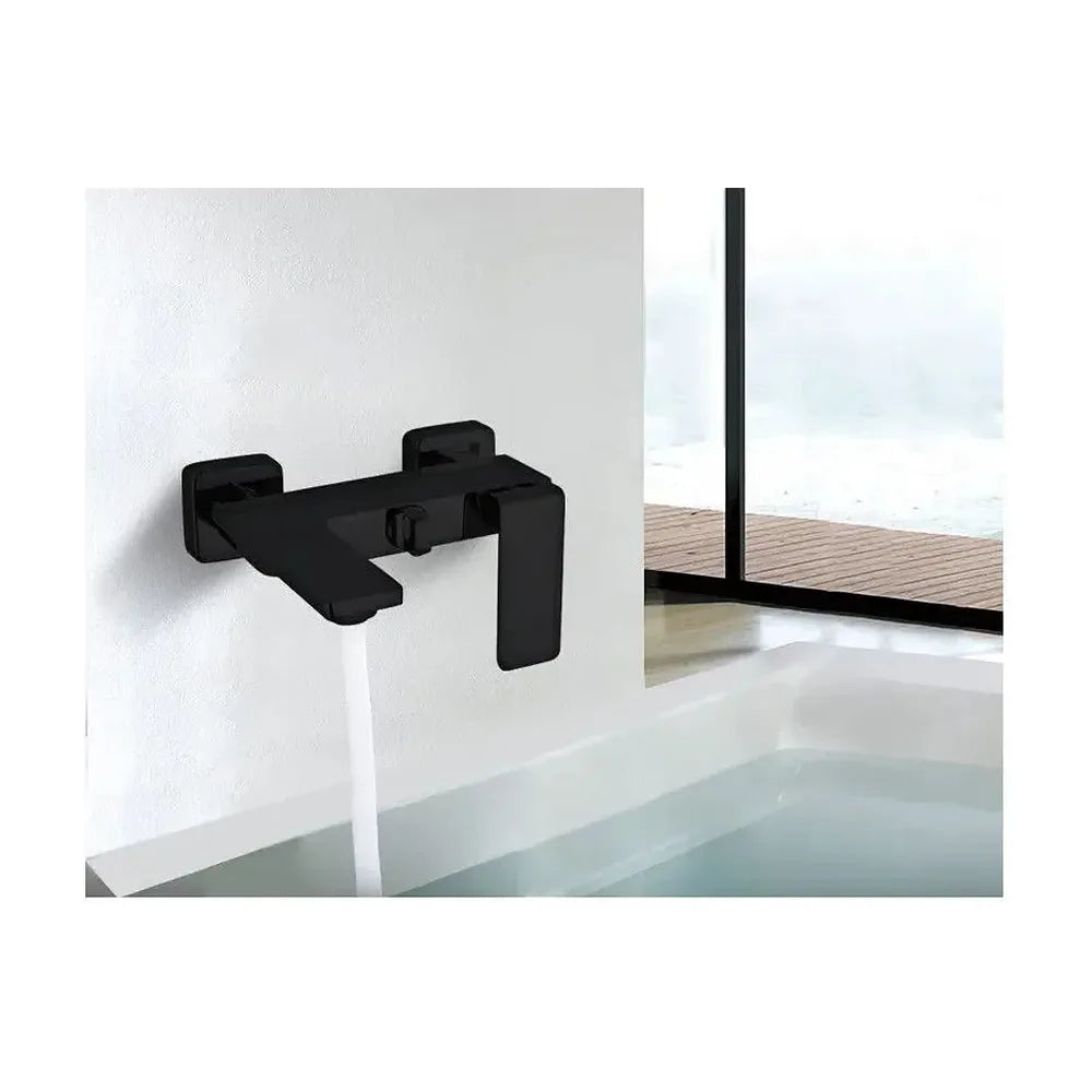 Vista principal de Grifo monomando para bañera o ducha empotrable con un acabado negro mate Fiyi de Imex