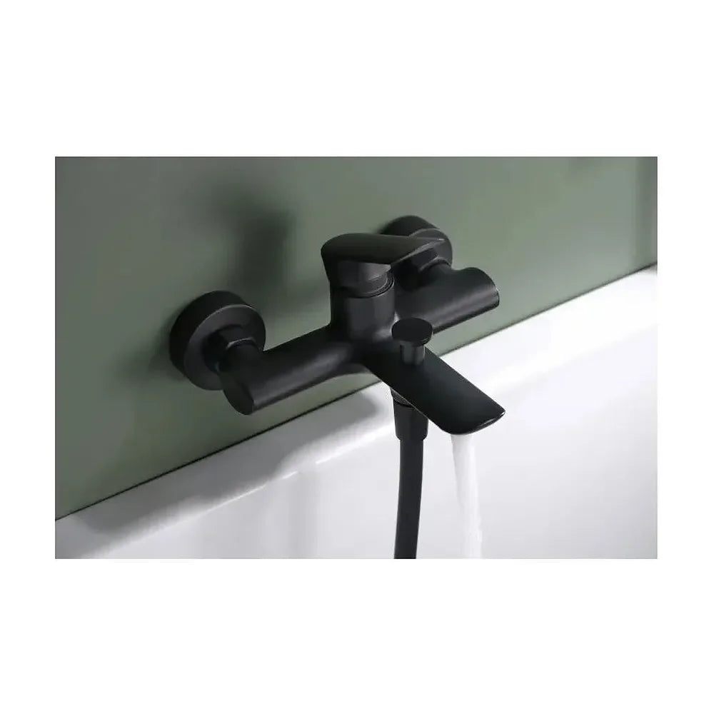 Vista principal de Grifo monomando para bañera y ducha fabricada en latón de acabado negro mate Ural de Imex