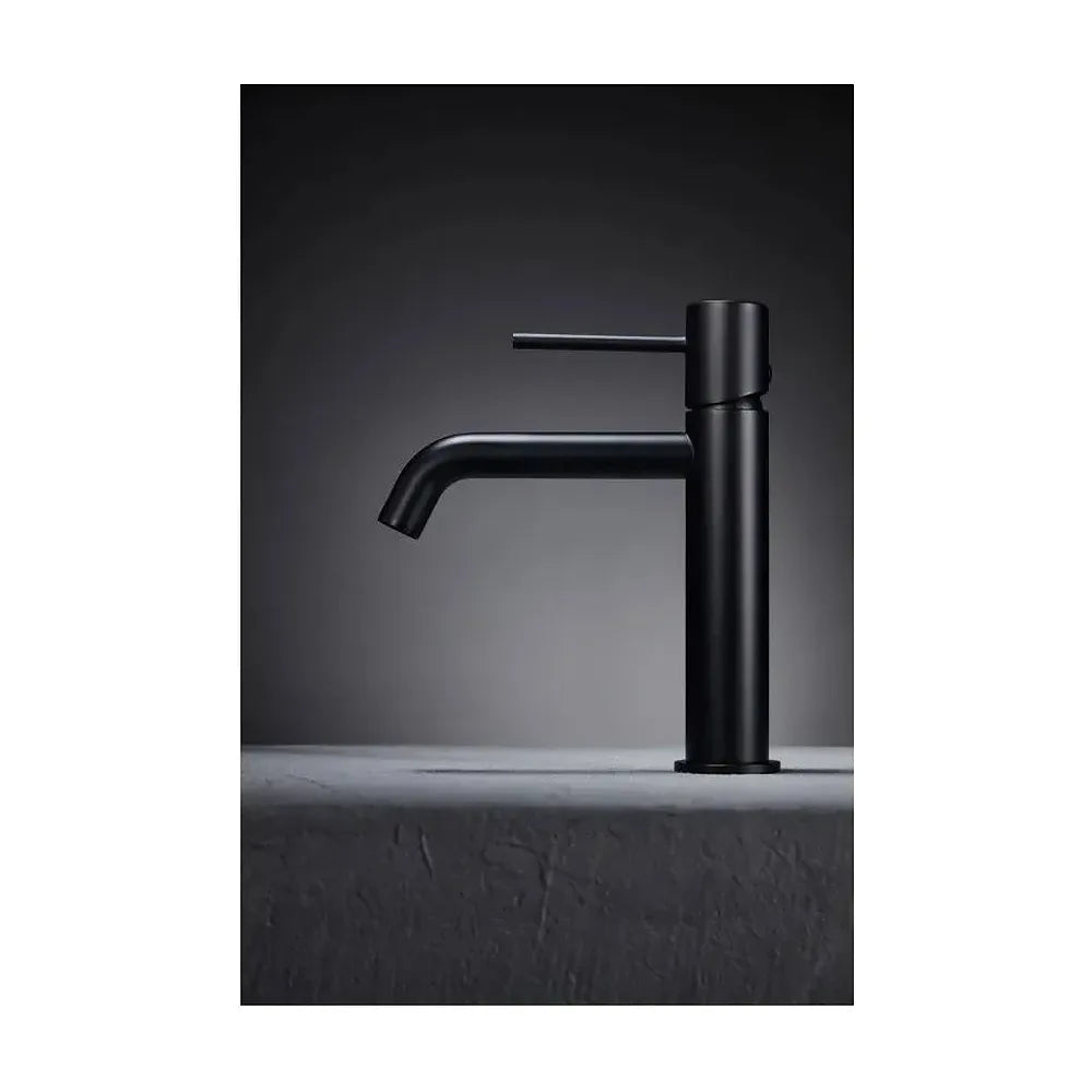 Vista lateral y perspectiva de Grifo monomando para lavabo cartucho de 25 mm fabricado en latón con acabado negro mate...