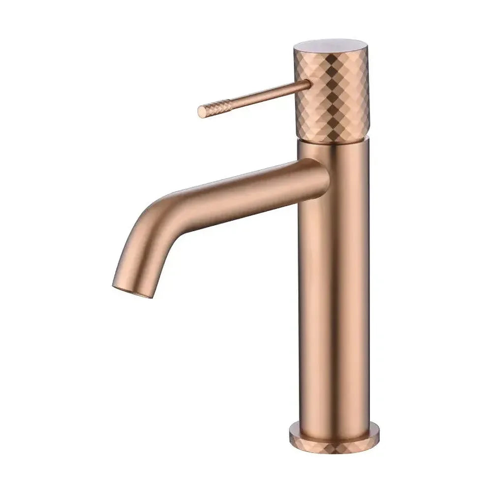 Grifo monomando para lavabo con tecnología cold open hecho de latón con acabado oro rosa cepillado Genova de Imex Imex