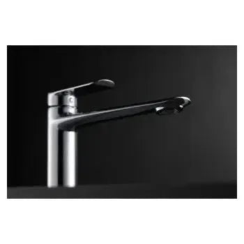 Detalle de acabado y materiales de Grifo monomando para lavabo con un diseño de caño alto de acabado cromado Ural de Imex