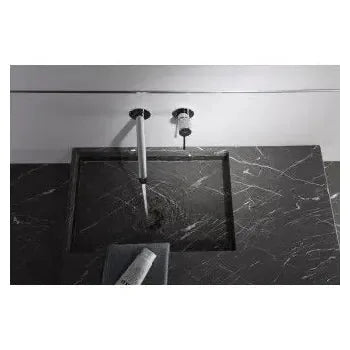 Detalle de acabado y materiales de Grifo monomando para lavabo con un diseño empotrado y fabricado en latón cromado Line...