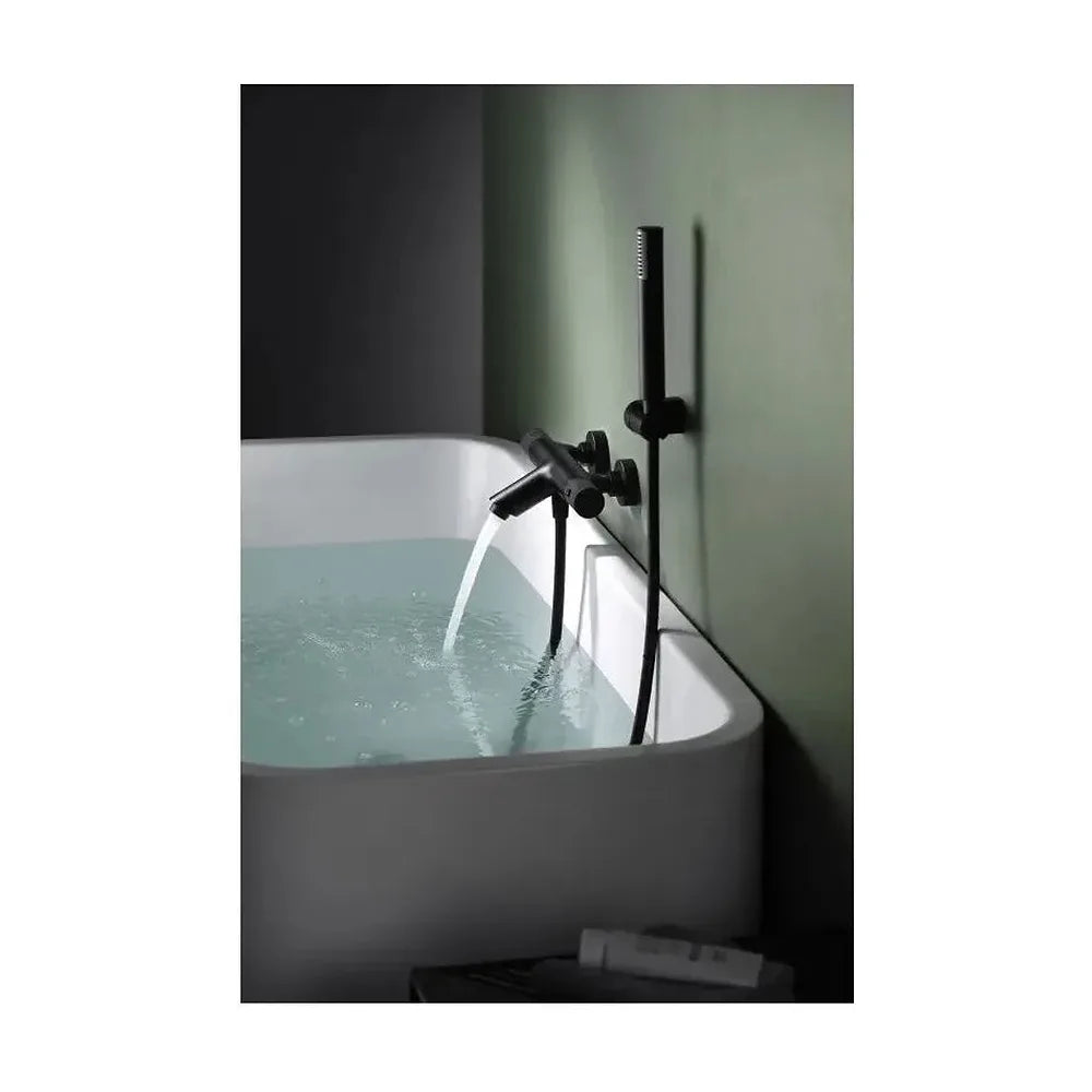 Detalle de acabado y materiales de Grifo para ducha y bañera termostático fabricado en latón de acabado negro mate Line...