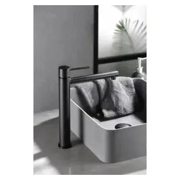 Vista principal de Grifo para lavabo sobre encimera de caño alto en acabado negro mate Milos de Imex