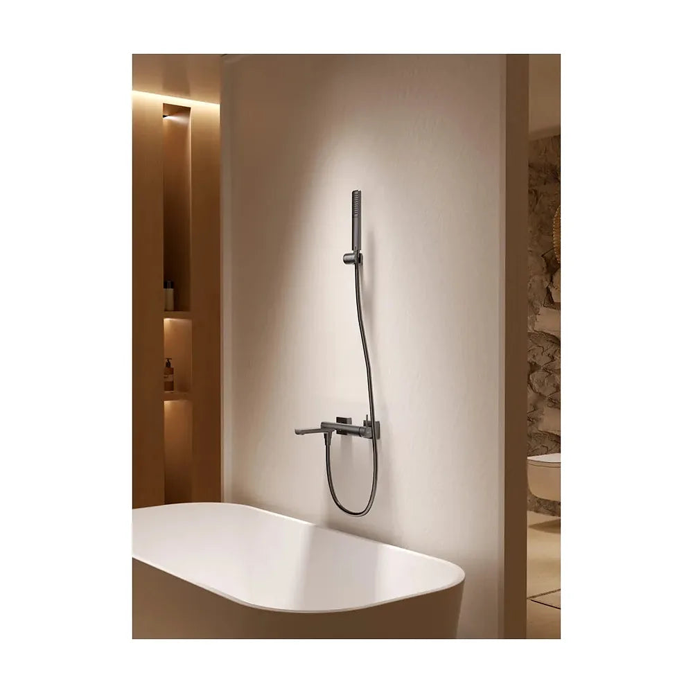 Vista en conjunto ambientada de Kit baño/ducha monomando Firenze black gun metal Imex