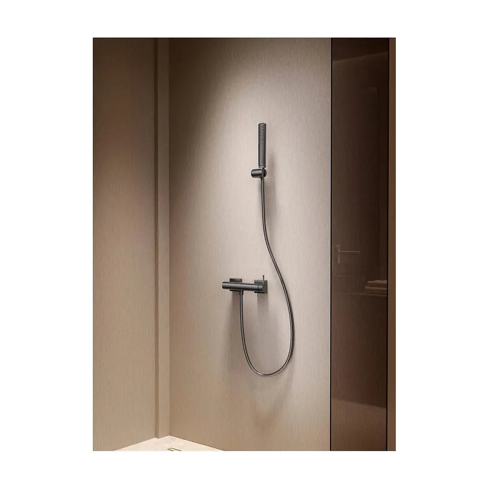 Vista en conjunto ambientada de Kit ducha monomando Firenze oro rosa cepillado Imex