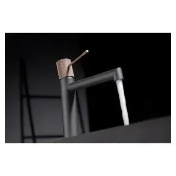 imex_line_grifo_con_un_diseño_de_monomando_para_lavabo_de_color_gris_mate_y_champagne_2