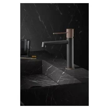 imex_line_grifo_con_un_diseño_de_monomando_para_lavabo_de_color_gris_mate_y_champagne_4
