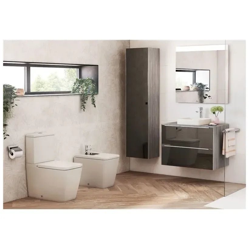 Roca Inspira Square Inodoro completo para instalação fixada à parede fabricado em porcelana na cor branca Rimless