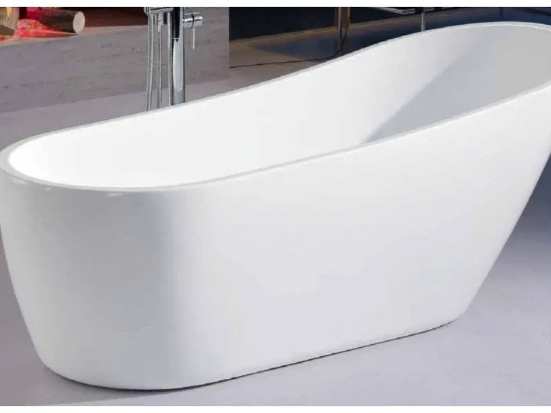 Bañera exenta blanca acrílica moderna con válvula cromada Caribe de Aquore