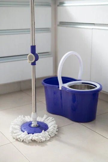 Escobillero moderno de acero inoxidable para ba├▒o, dise├▒o elegante y funcional